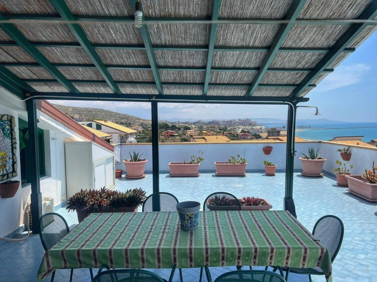 Апартаменты La Terrazza Sul Mare Порт-Эмпедокле Экстерьер фото